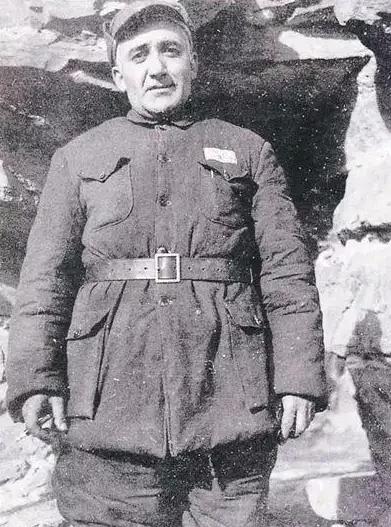 周，你答应过我，新中国成立后会让我加入中国籍的！”1949年，一个外国人急匆匆的