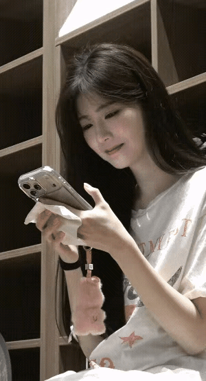 遇上会这么对你微笑的女孩儿，主动点，爱情就来了