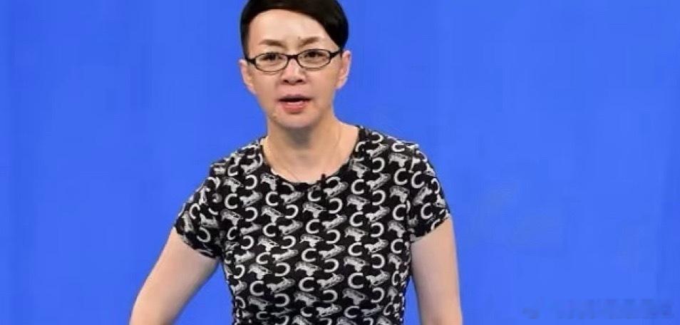 明星都这么节俭吗宋丹丹老师出席那姐北京演唱会，穿的竟然是20多年拍摄《家有儿女》