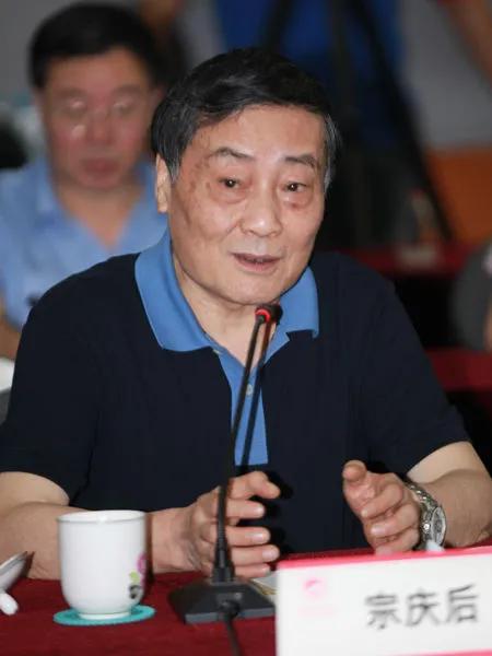 娃哈哈创建人兼董事长，宗庆后因患肺癌，医治无效，今日去逝，享年79岁。

宗老！