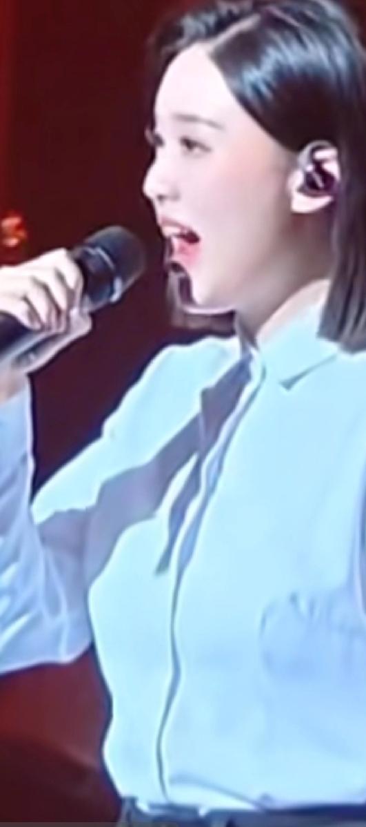 徐子尧能否成为下一个流行天后?
徐子尧是用饱含着对烈士的无比崇敬之情，在深情的演