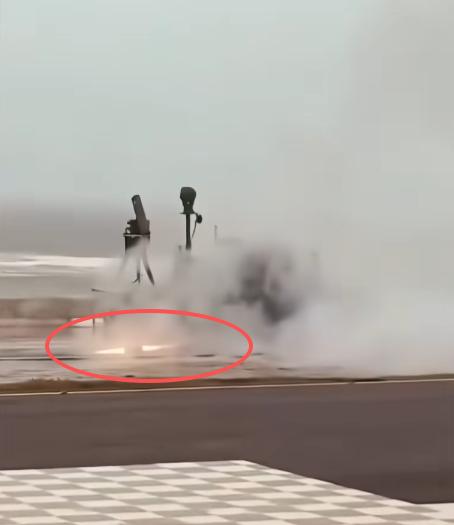 印度这是便携式防空导弹还是大“呲花”？近日，印度陆军试射国产新型便携式防空导弹的