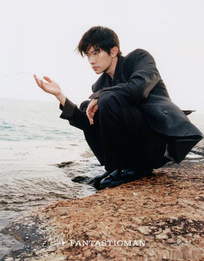 易烊千玺自己接演的李必 受访透露自己有明确自我意识是在2017年，他鼓起勇气做的