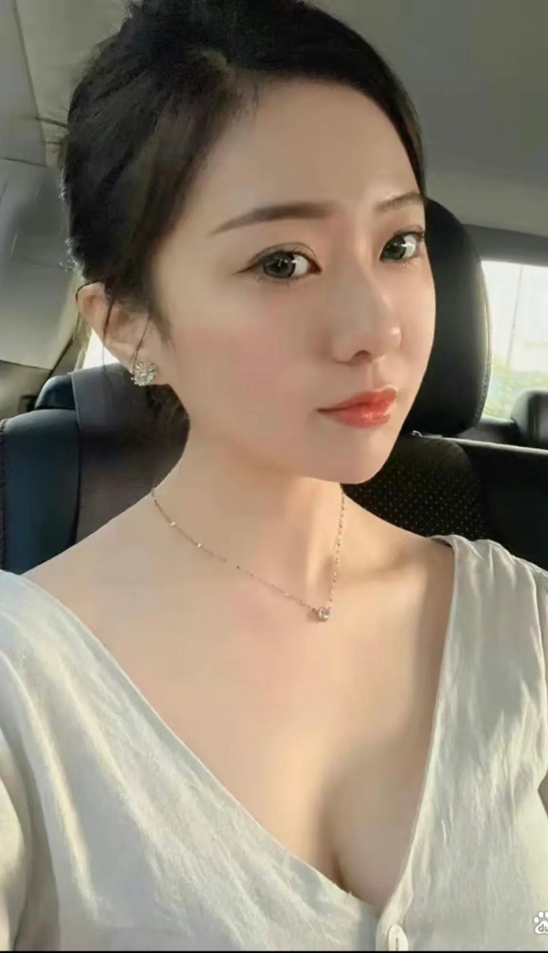 考驾照不容易啊，教练骂人老有一套了：你紧张个屁，该紧张的是路人。
开那么快干嘛，
