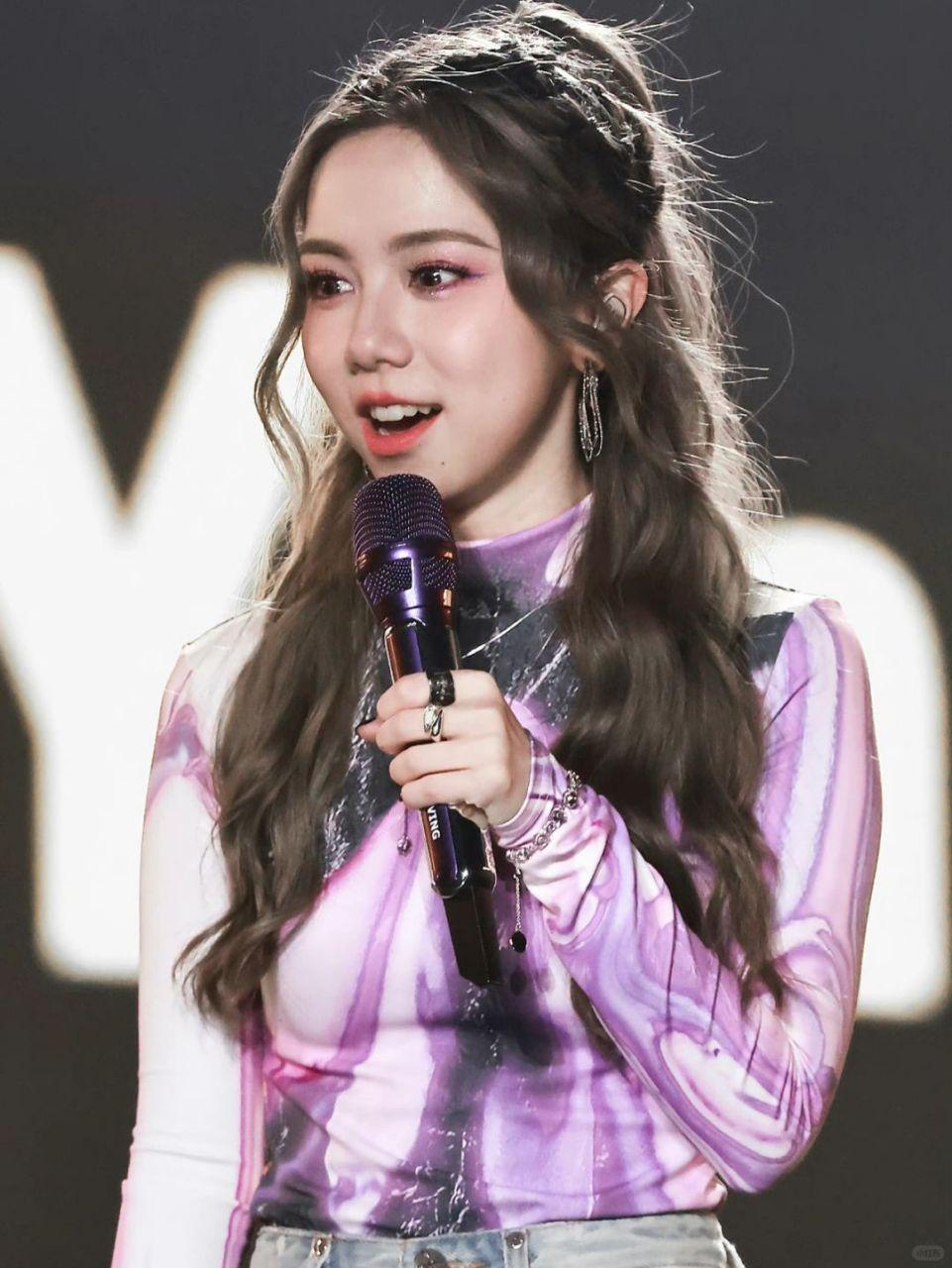 凭实力掀翻资本的两位音乐巨星！
最近被两位新生代音乐人给震撼到了，一位叫毛不易，