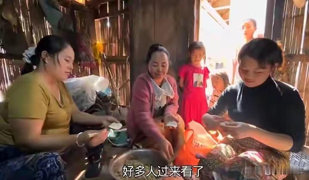 大胖二胖是陕西人，俩人是亲兄弟，都是视频博主，娶的老婆都是老挝的，经常发视频，大