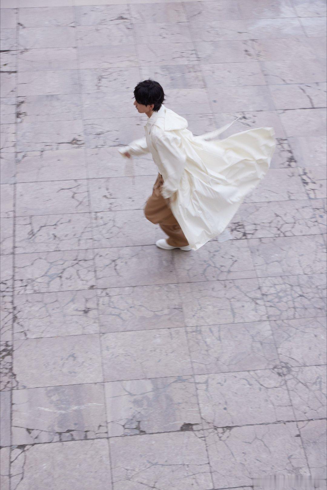 B成毅赴山海cy成毅萧秋水李沉舟肖明明遇见你，是所有故事的开始。 喜欢你，是我做