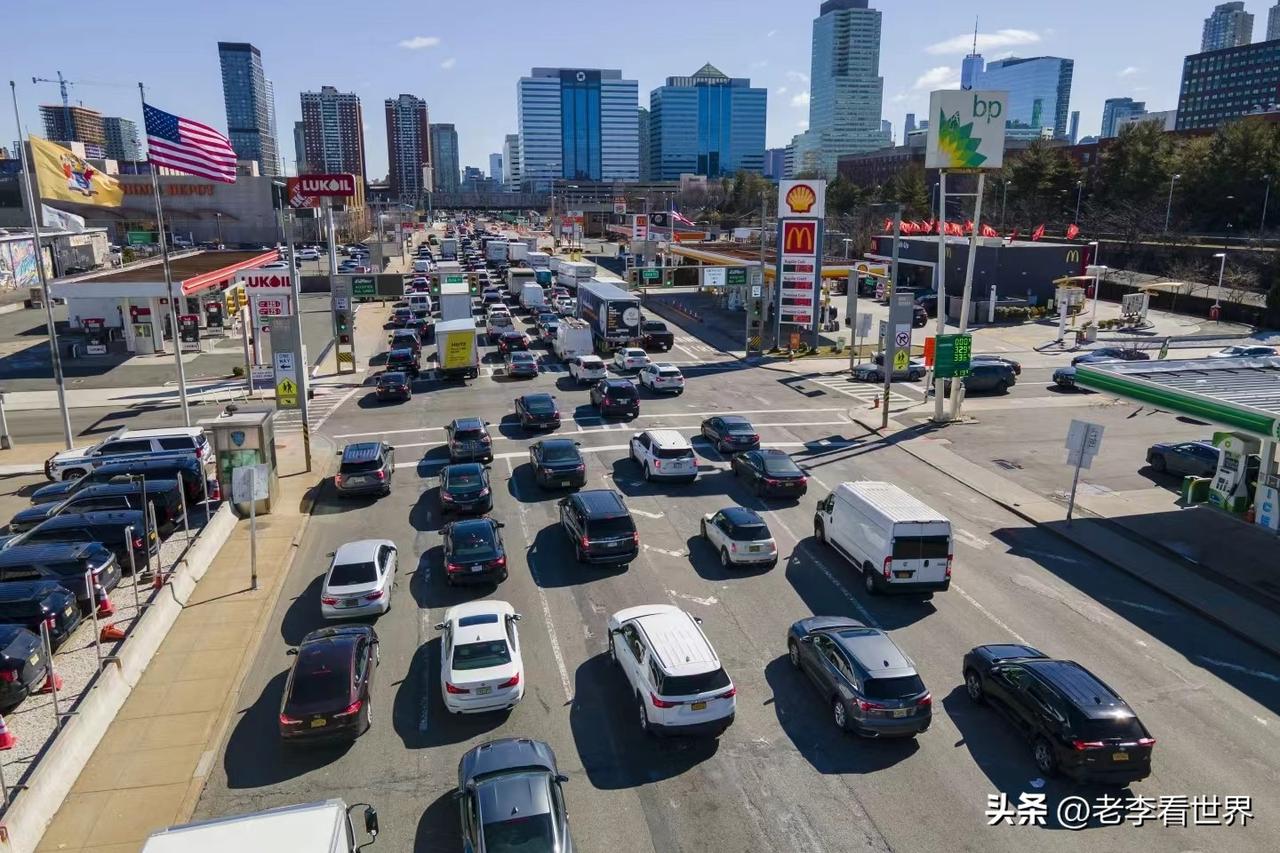 【美国汽油价格飙升，创2022年以来新高】
华盛顿时间2026年3月31日，美国