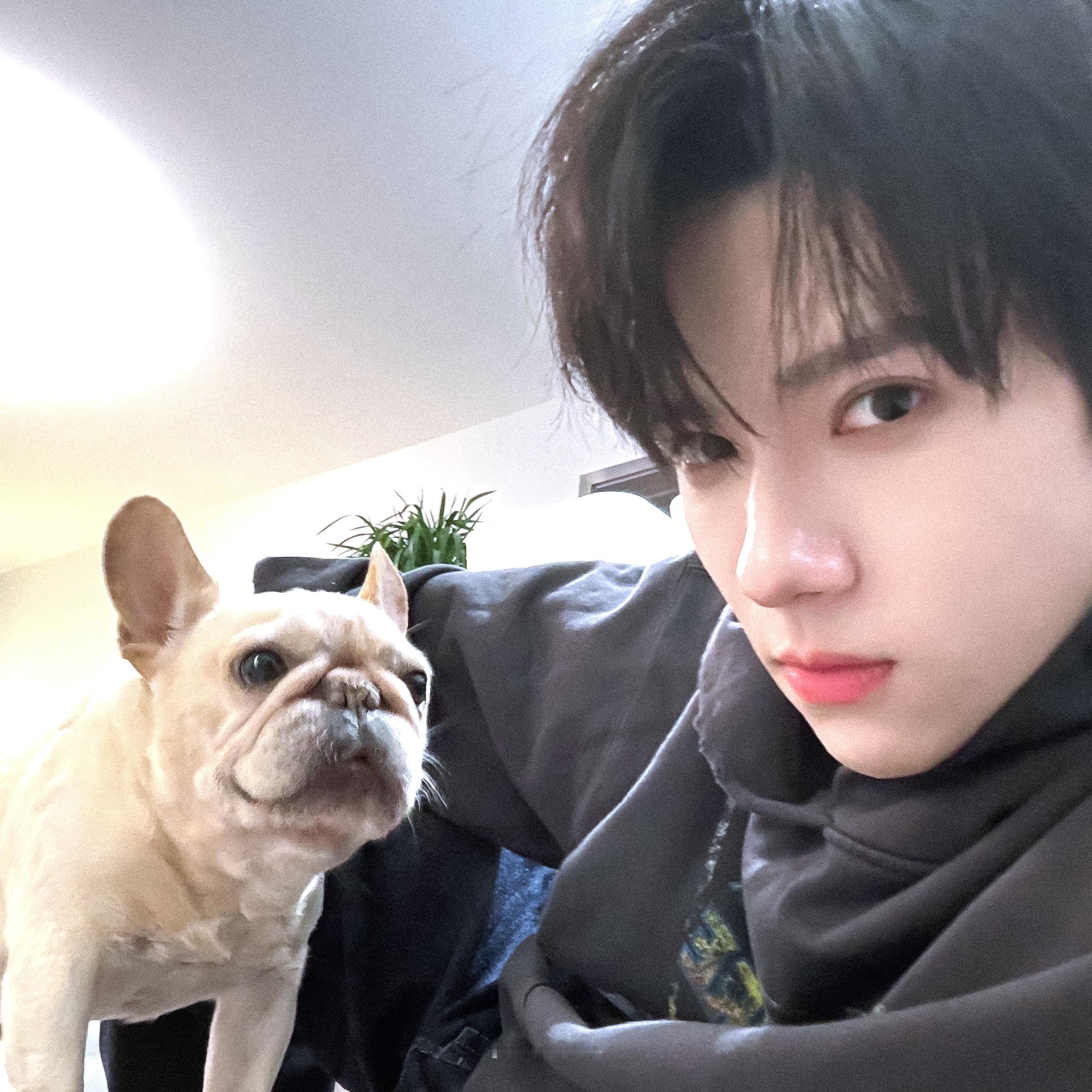 余承恩 yce余承恩天书黎明 yce余承恩顾天 “被风拂落的信纸，星河拾起月倒映