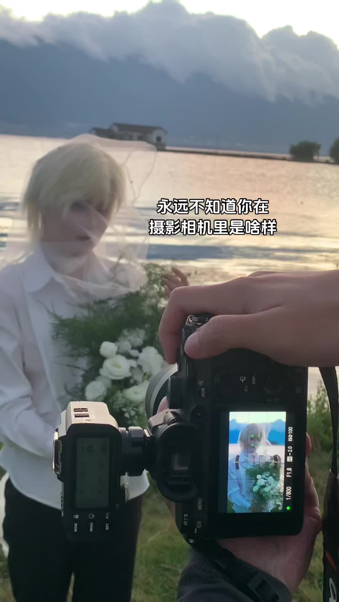 “漂亮死了。”