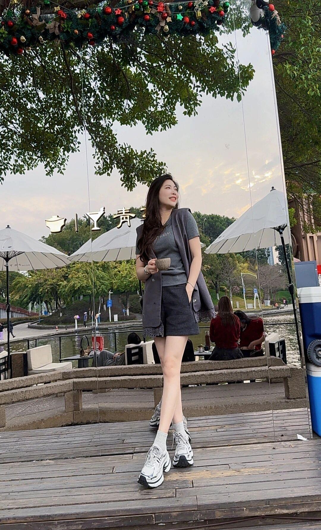 你认为最有气质的美女是谁素人之美？分享一组别人的美照