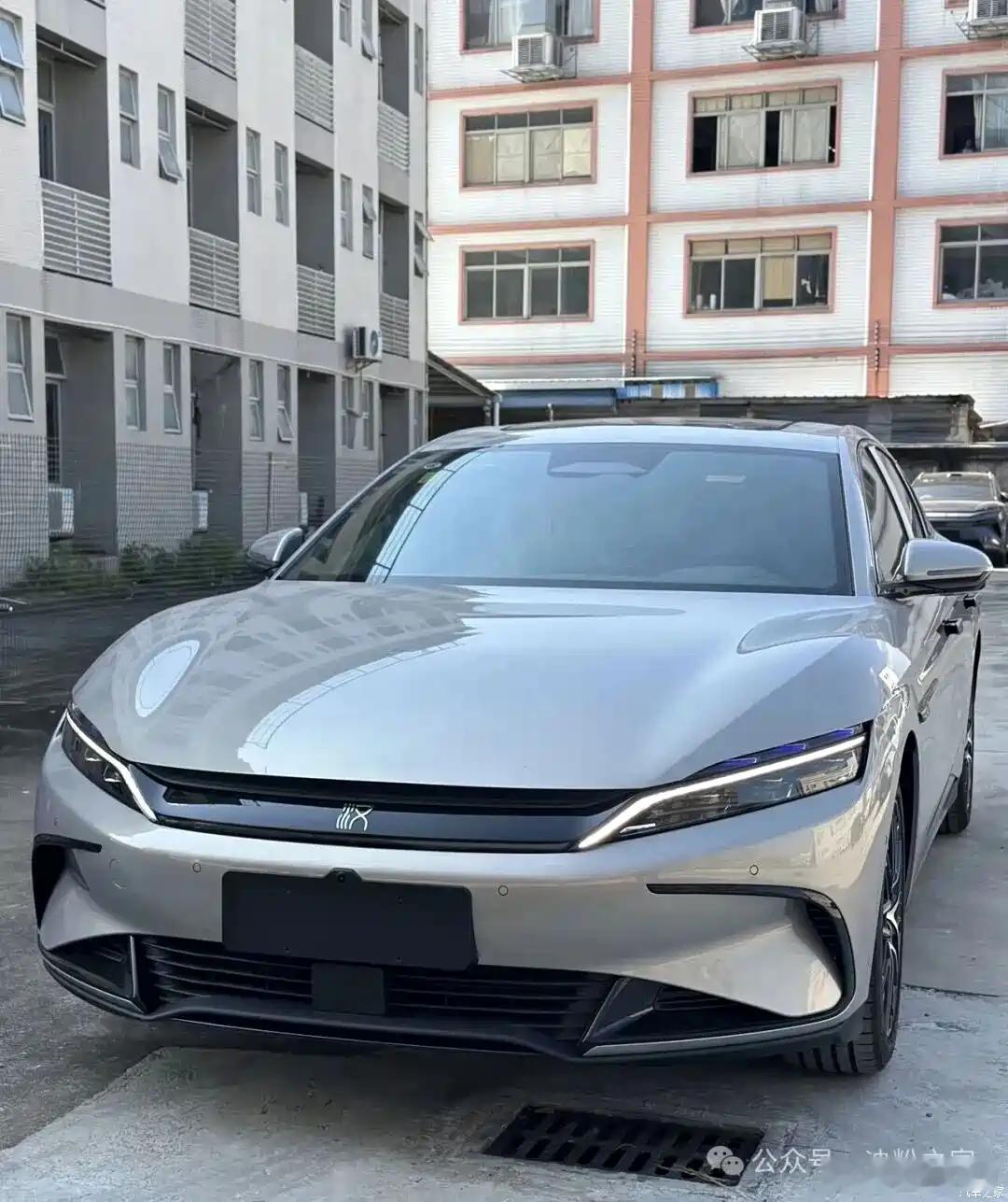 懂车之道讯日前，我们从相关渠道了解到，比亚迪汉加推版有望于10月10日上市，此外