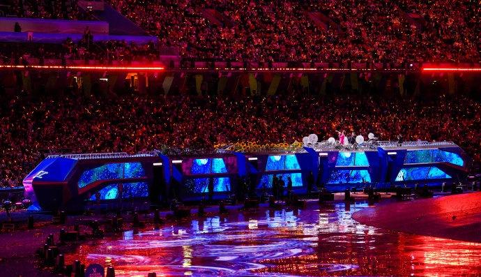 张杰[超话]张杰鸟巢机器人演我上班 打工人狠狠共情！连机器人上班都能摸鱼摆烂 ​