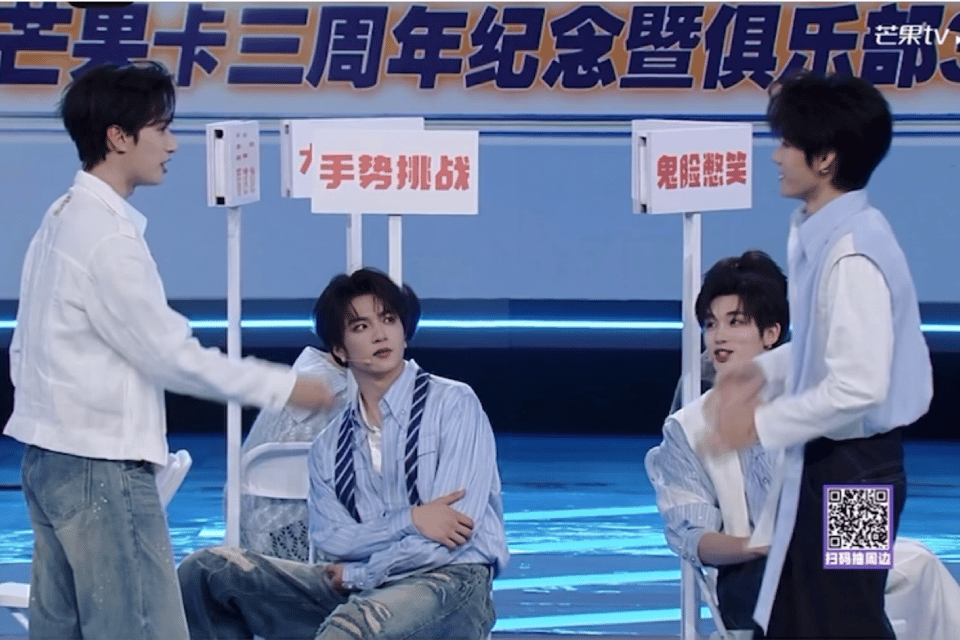 就玩儿个三二一看这边 也不知道这俩摩拳擦掌热什么身🫰🏿 