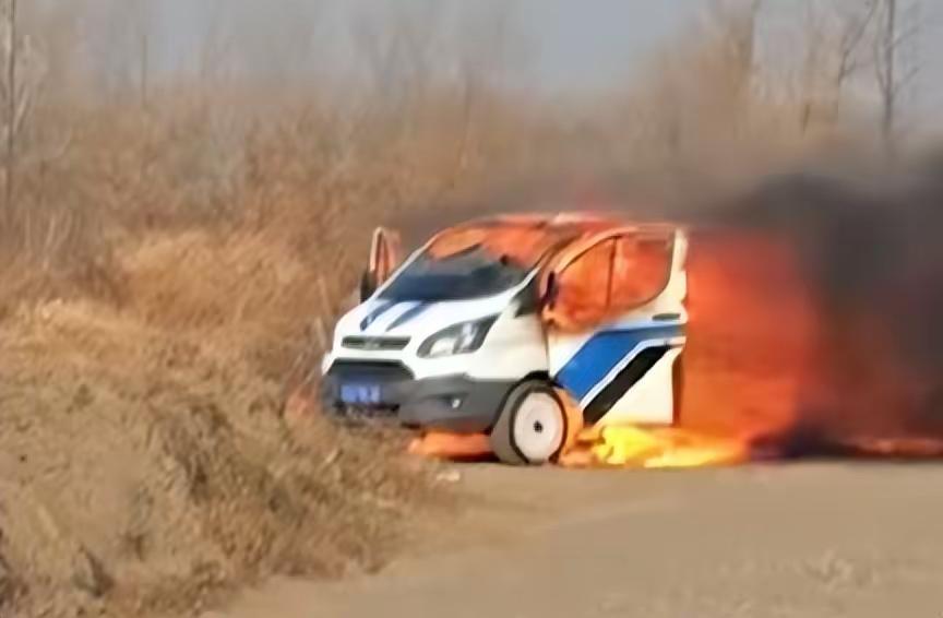 最近天气严寒，恰逢一年一度的寒衣节，各地的人们纷纷去上坟烧纸，怀念先人。辽宁沈阳