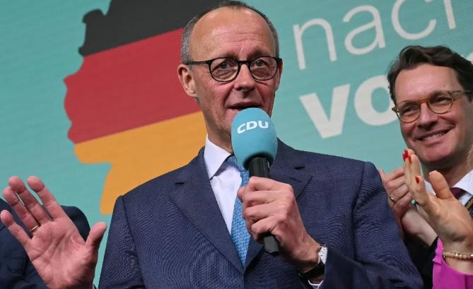 G7闹崩了？，6国集体反对、1票强行通过，默茨当场暴怒：美国这是把盟友当垫脚石。