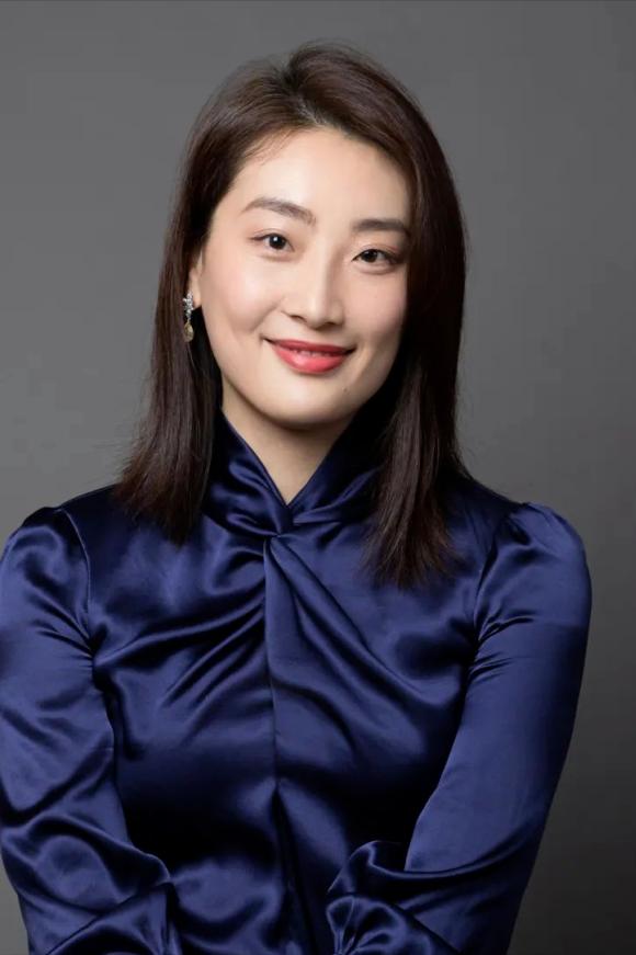 娃哈哈总裁，宗馥莉说，我的英文名，凯莉，从小就去了美国读书，其实我不喜欢那个地方