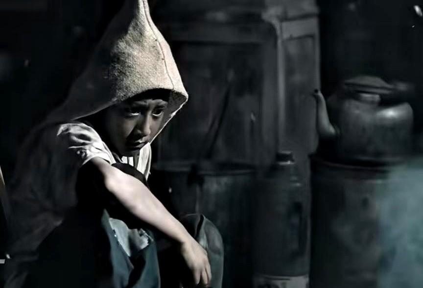 《运钞大劫案》里让你攥紧手机的“数据线反杀”，是上海银行2022年真案——主犯王