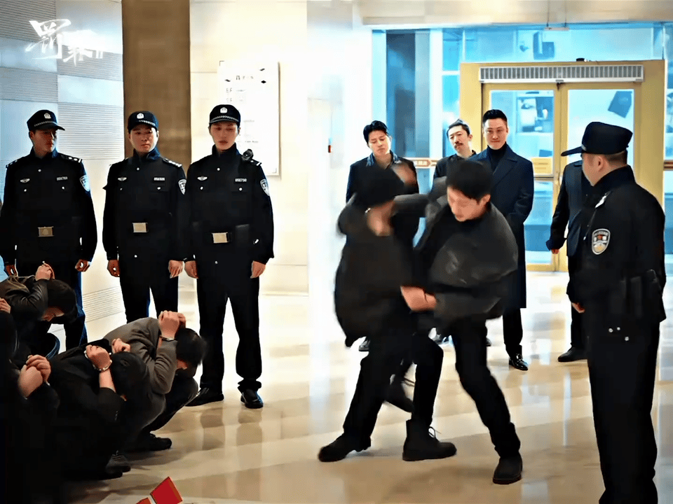 黄景瑜打戏看得我太得劲了 这身手也太绝了吧每一个动作都看着特别扎实 