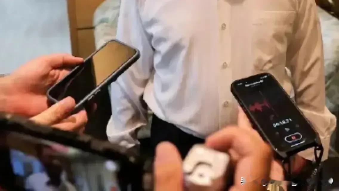 黎巴嫩BP机事件给人们的启示：
    一是战争的残酷性极大，手段的残忍无所不及