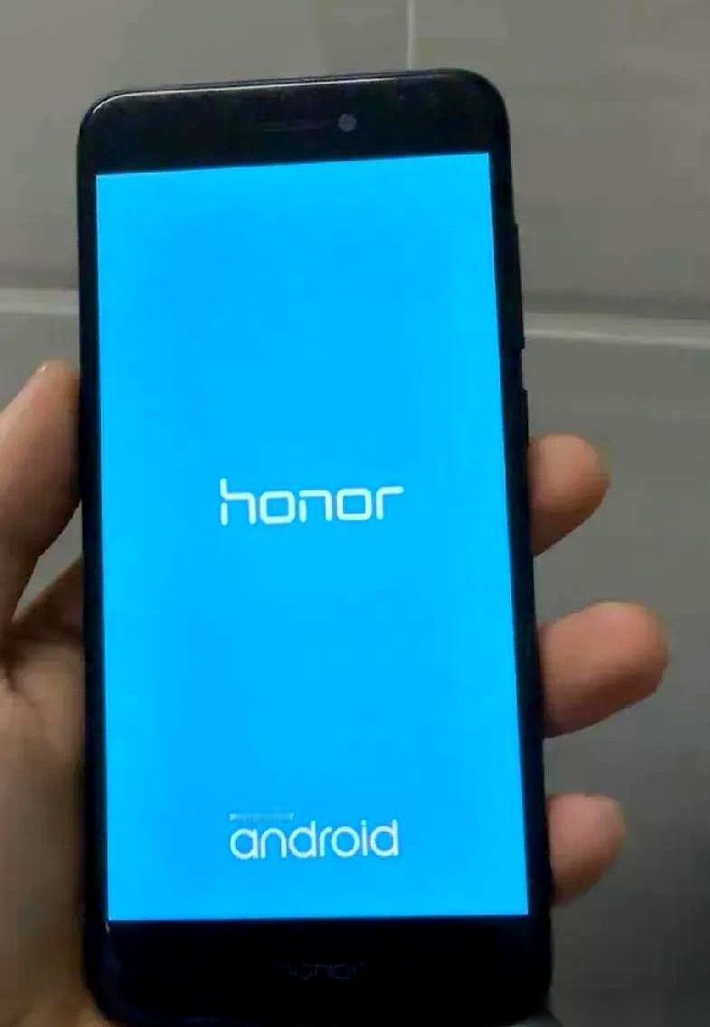 就因为手滑多按了一下快门，我差点就成了商业间谍。
真的，活久了什么人都能碰上。