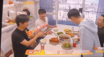 宋木子蒋敦豪狗占敦巢 宋木子到蒋敦豪家，客人秒变“大厨”掌勺，蒋敦豪切果成小透明