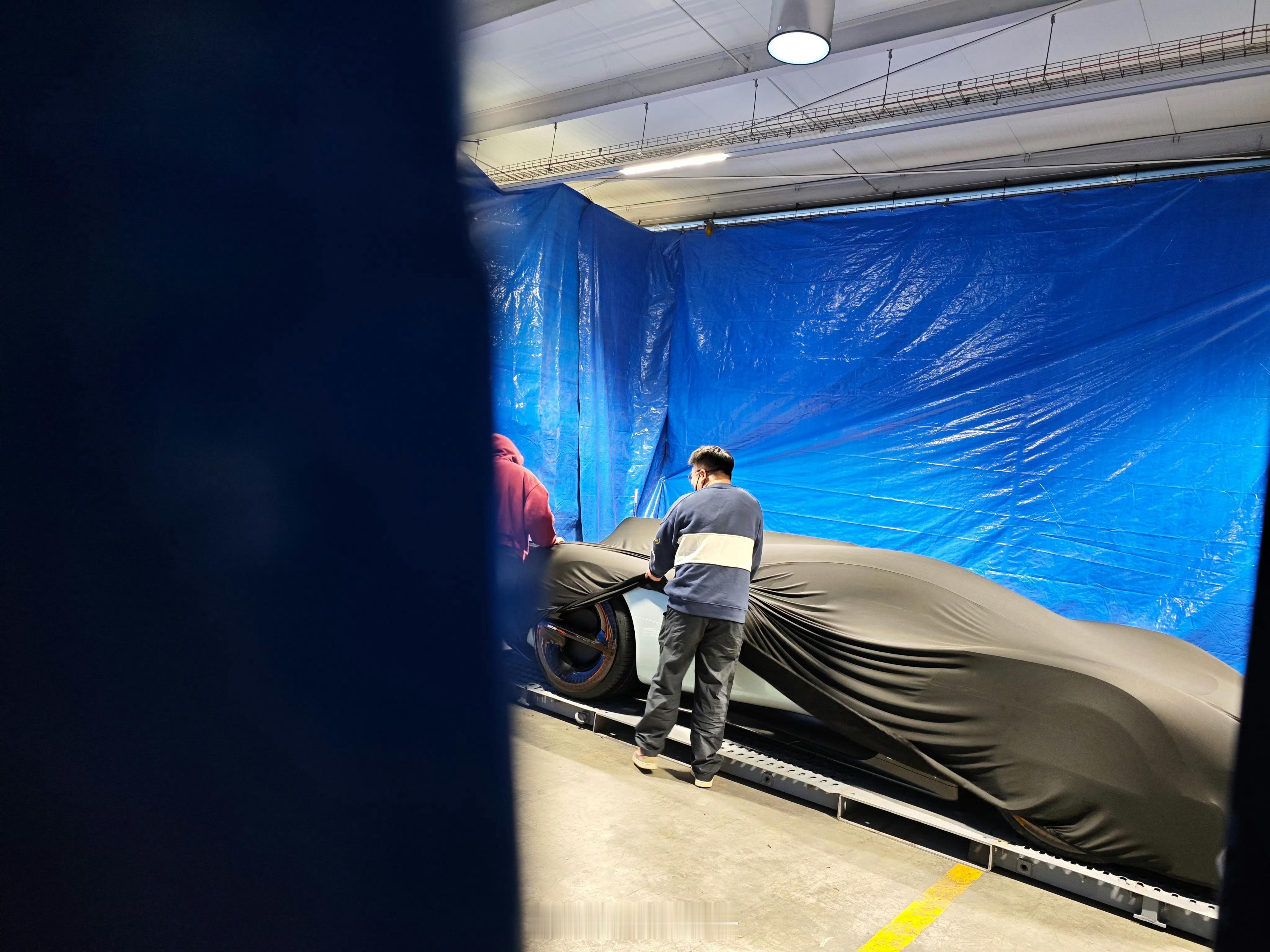 小米超级跑车要来了，雷总要秀肌肉了。小米汽车