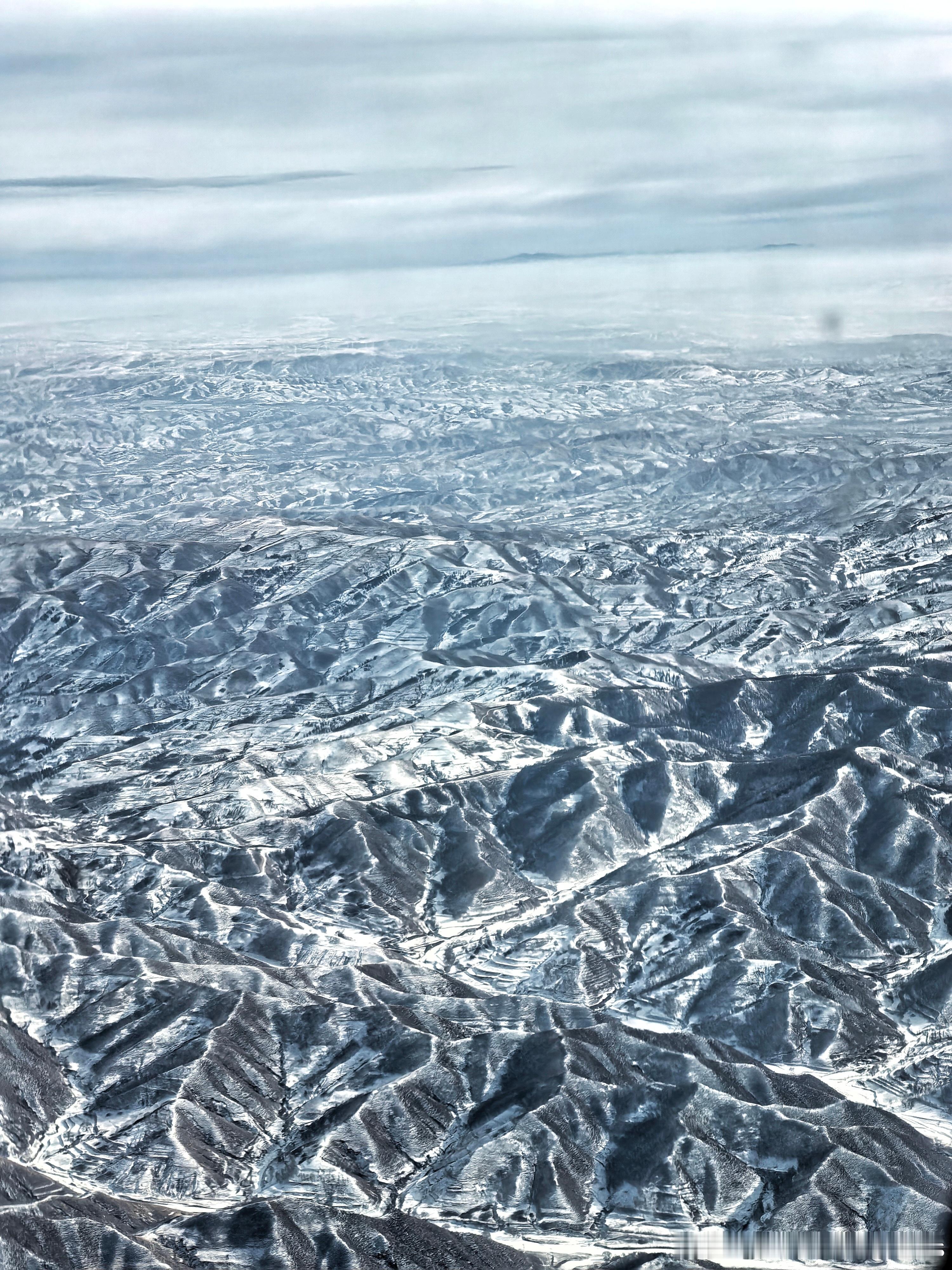 折腾了半天，才折腾到一半不过看看窗景也是不错的。 呼和浩特·白塔国际机场