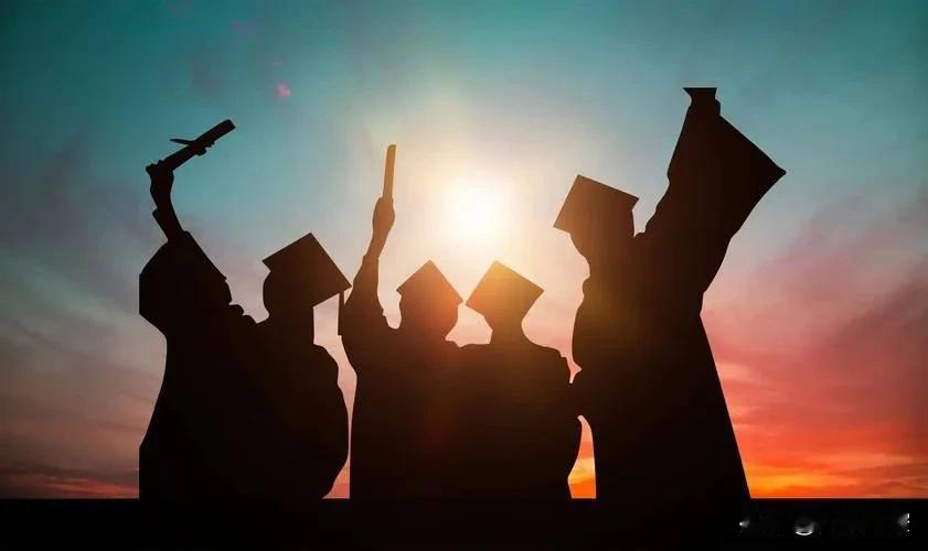 那个被魔改的毕业典礼，是青春的解药还是毒药？
 
“毕业典礼整成网红打卡地，校长