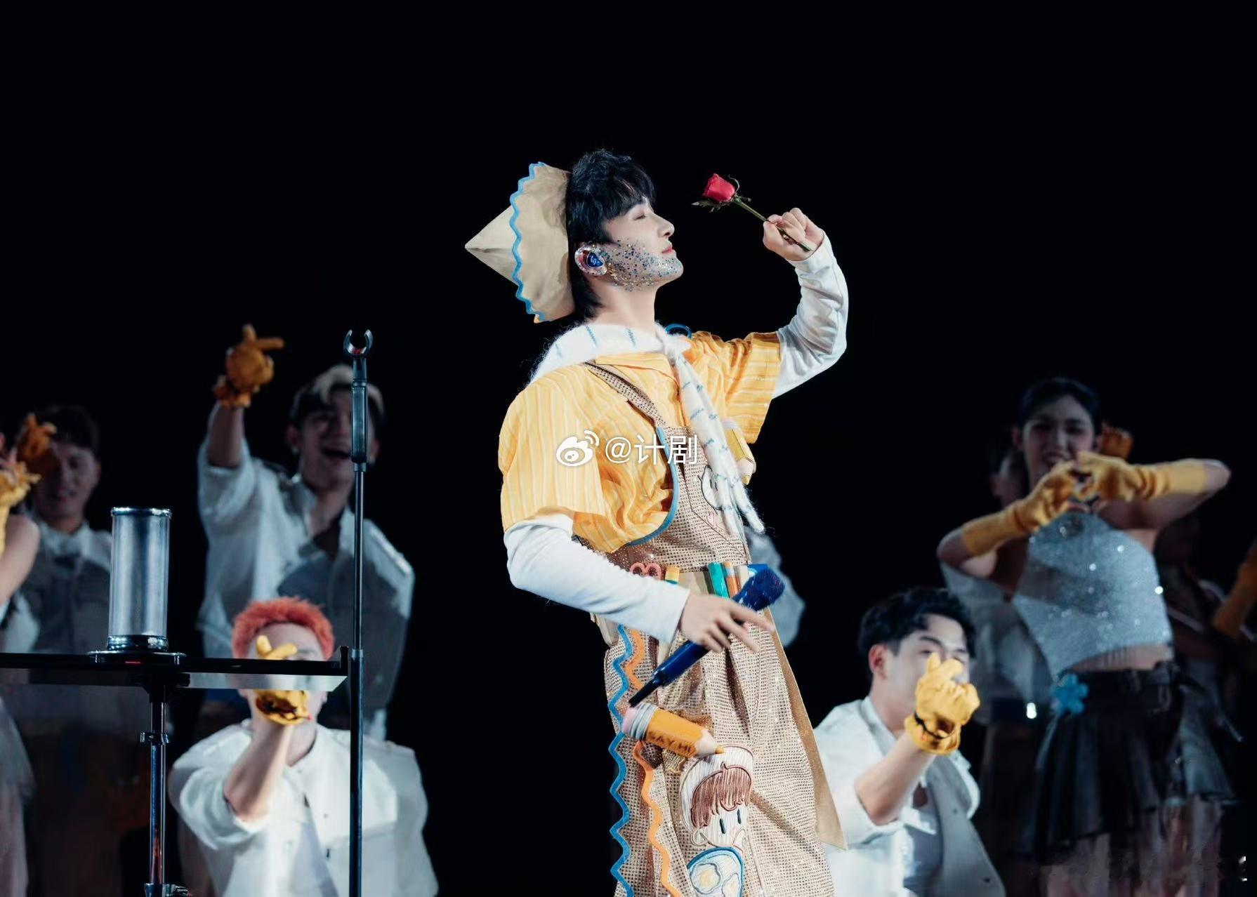 周深暑期八场演唱会周深标记了两处新地点阵容诚意满满，暑期八场巡演重磅发布，全新城
