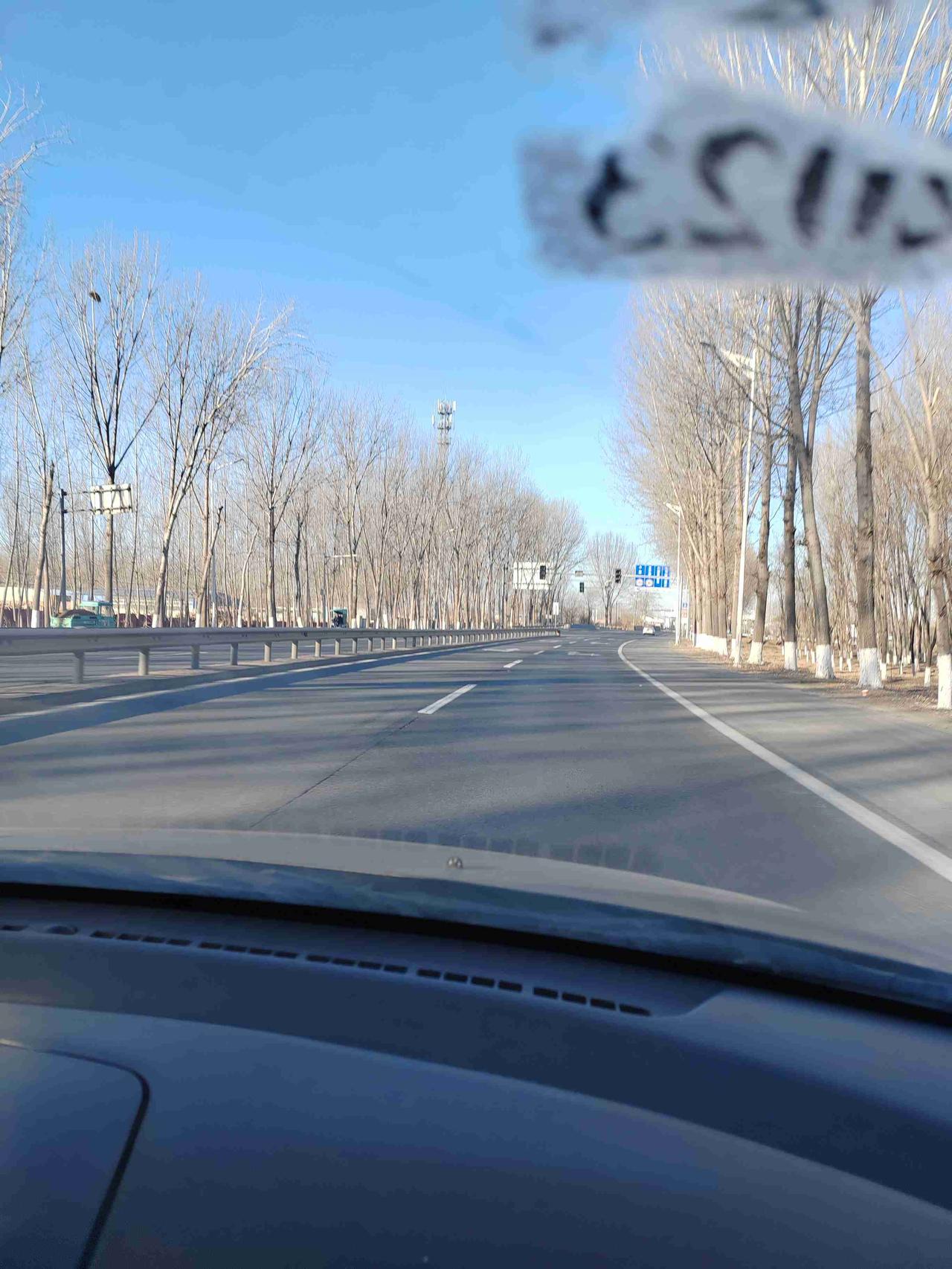 带定位晒今日生活 今天深圳阳光灿烂，空气干燥，中午体感还有点炎热，夏天仿佛悄悄来