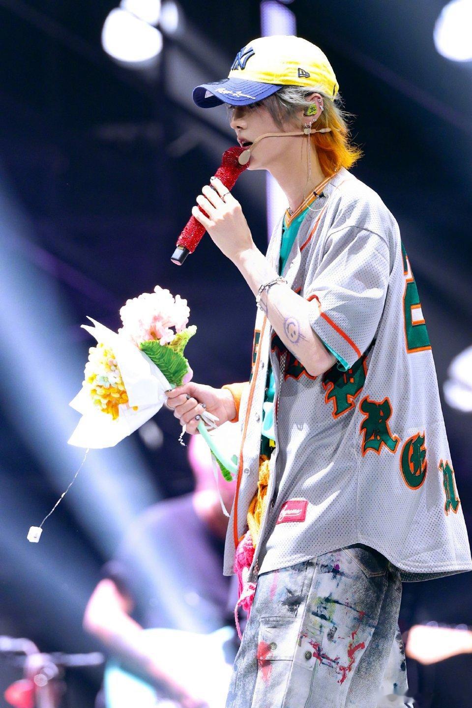 鹿晗 我老公好帅的吧不够你们看吗？别去粘💩谢谢