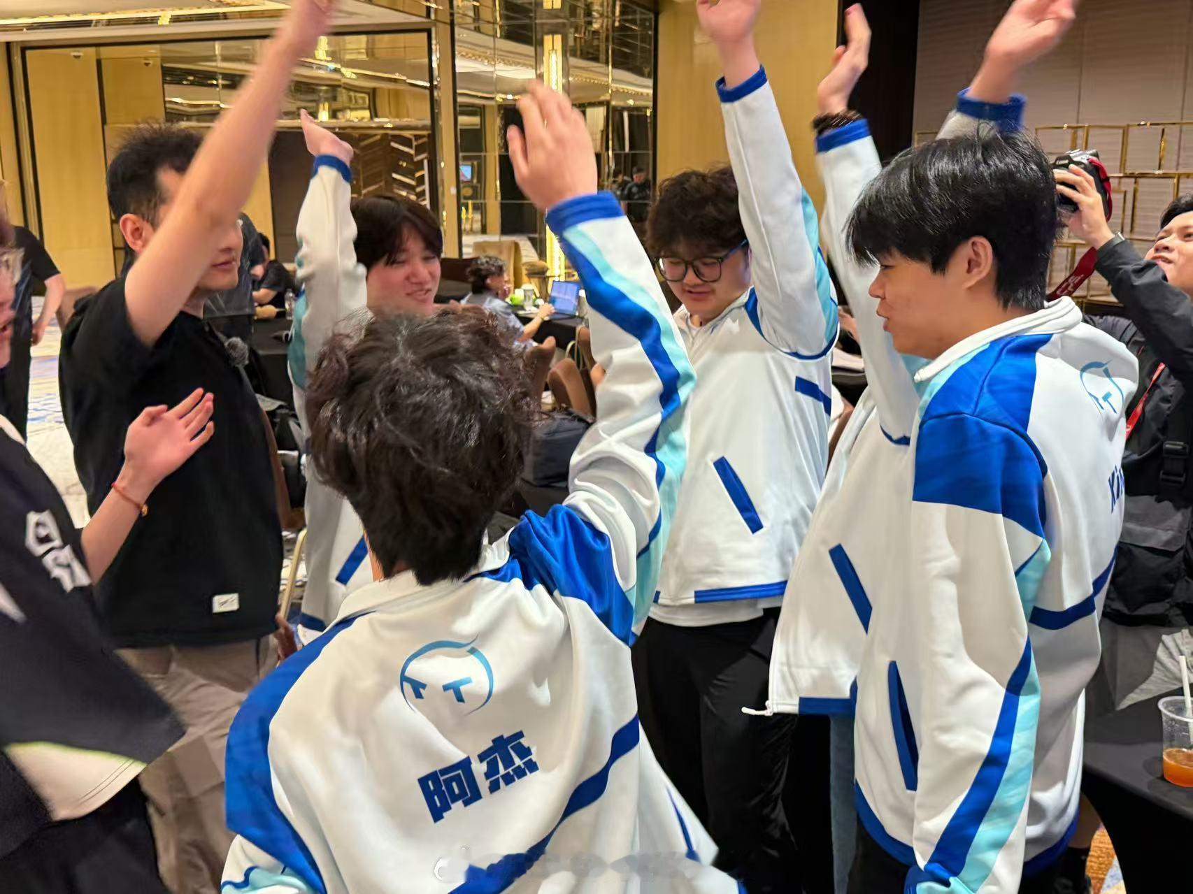 PEL集合向澳门进圈和平精英本土五支王牌队伍集结出发澳门，跨国对决开启，期待全员