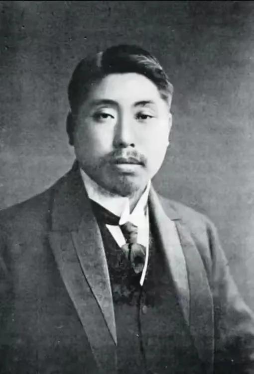 在辛亥革命前，孙中山与黄兴是亲密无间的革命战友，合称为“孙黄”，他们携手为革命事