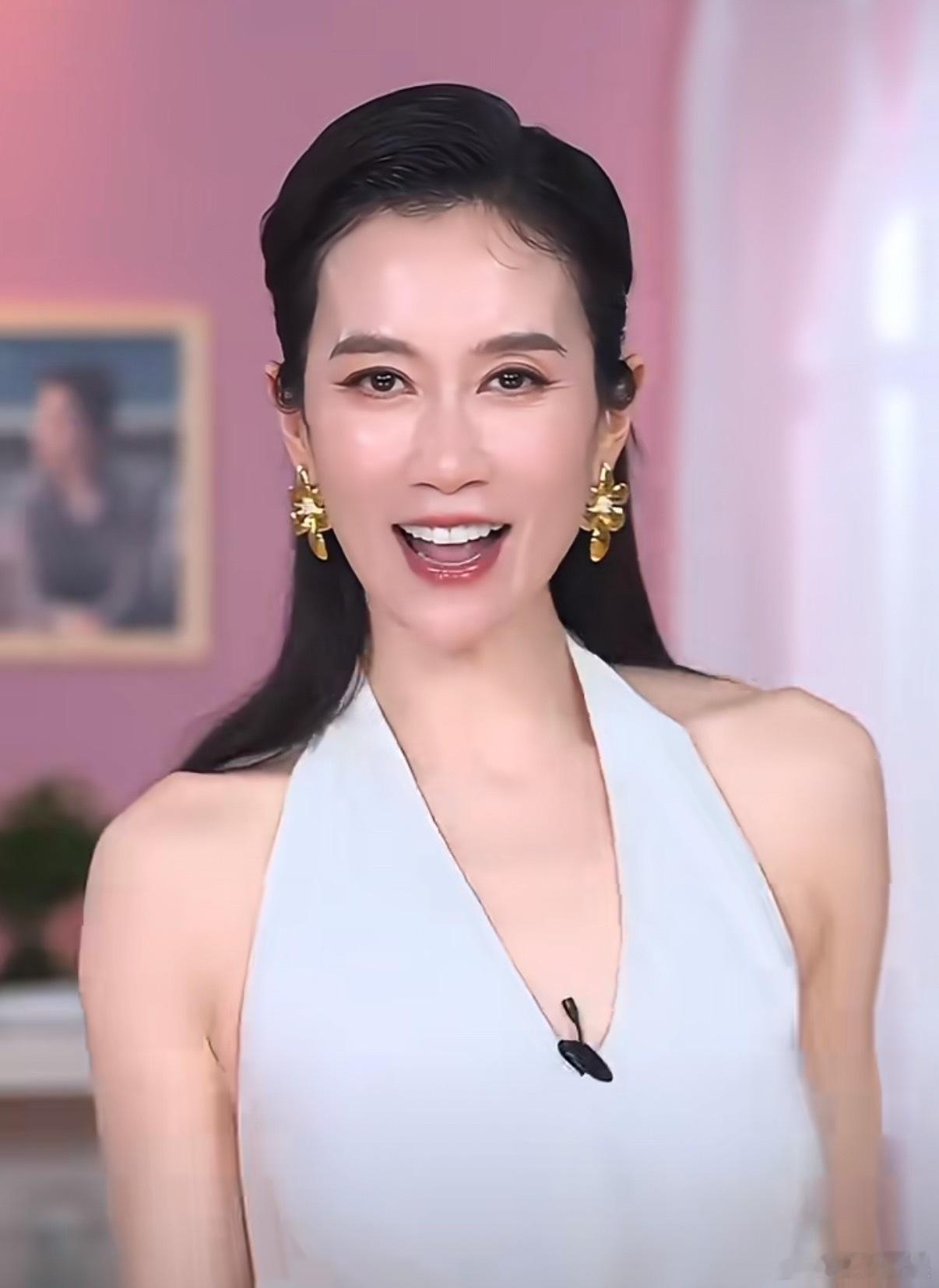 韩美娟就差指名道姓地说出温峥嵘三个字了，胆子也太大了，不得了不得了 