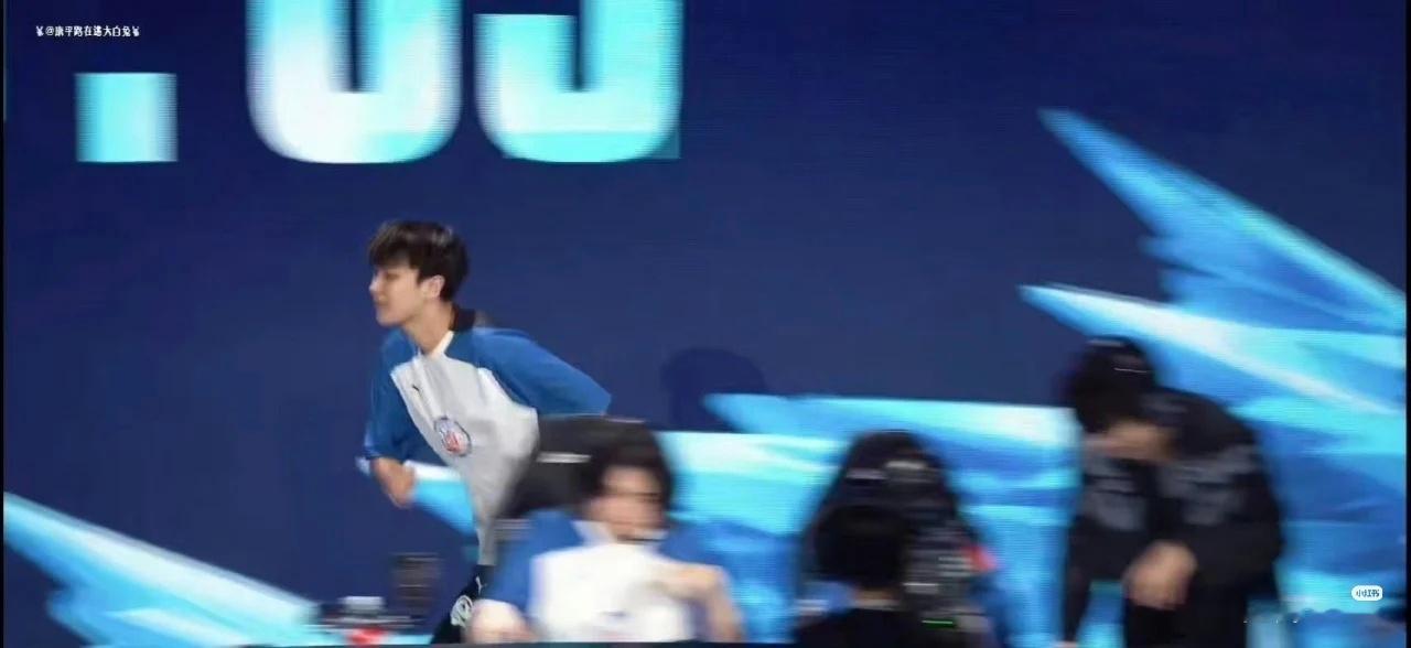 熬夜到现在，被推送了陈正正的退役仪式。看了一些片段，还是为你流眼泪了，你这个人总