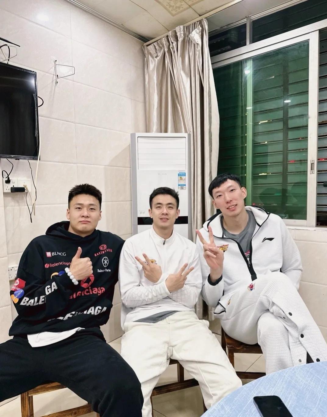 赵睿已经勇敢承认自己错误，表示2019世界杯打波兰发球失误就是他和周琦造成的，就