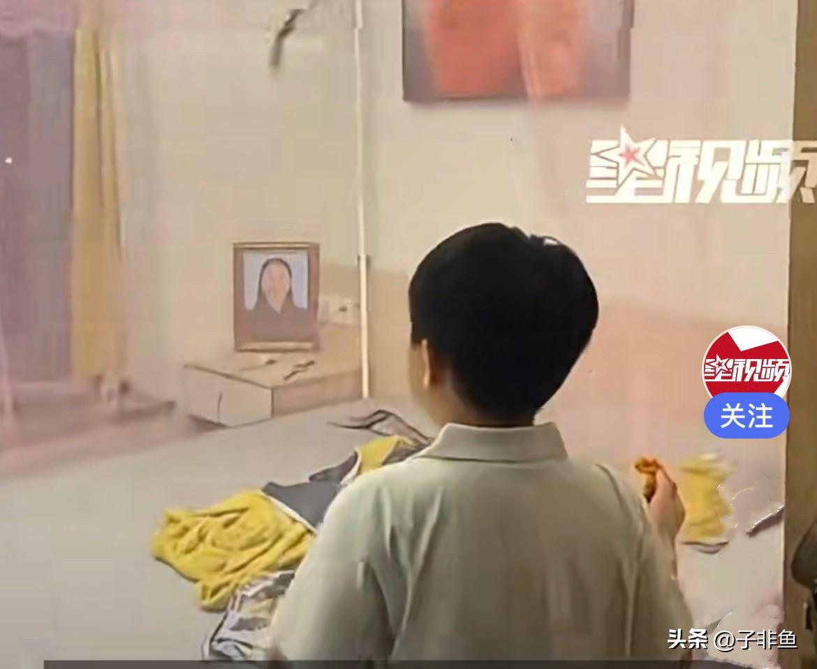 近日，广东.一个10岁的小男孩放学回家，发现蚊帐里飞进来一只蝙蝠，
换做别的孩子
