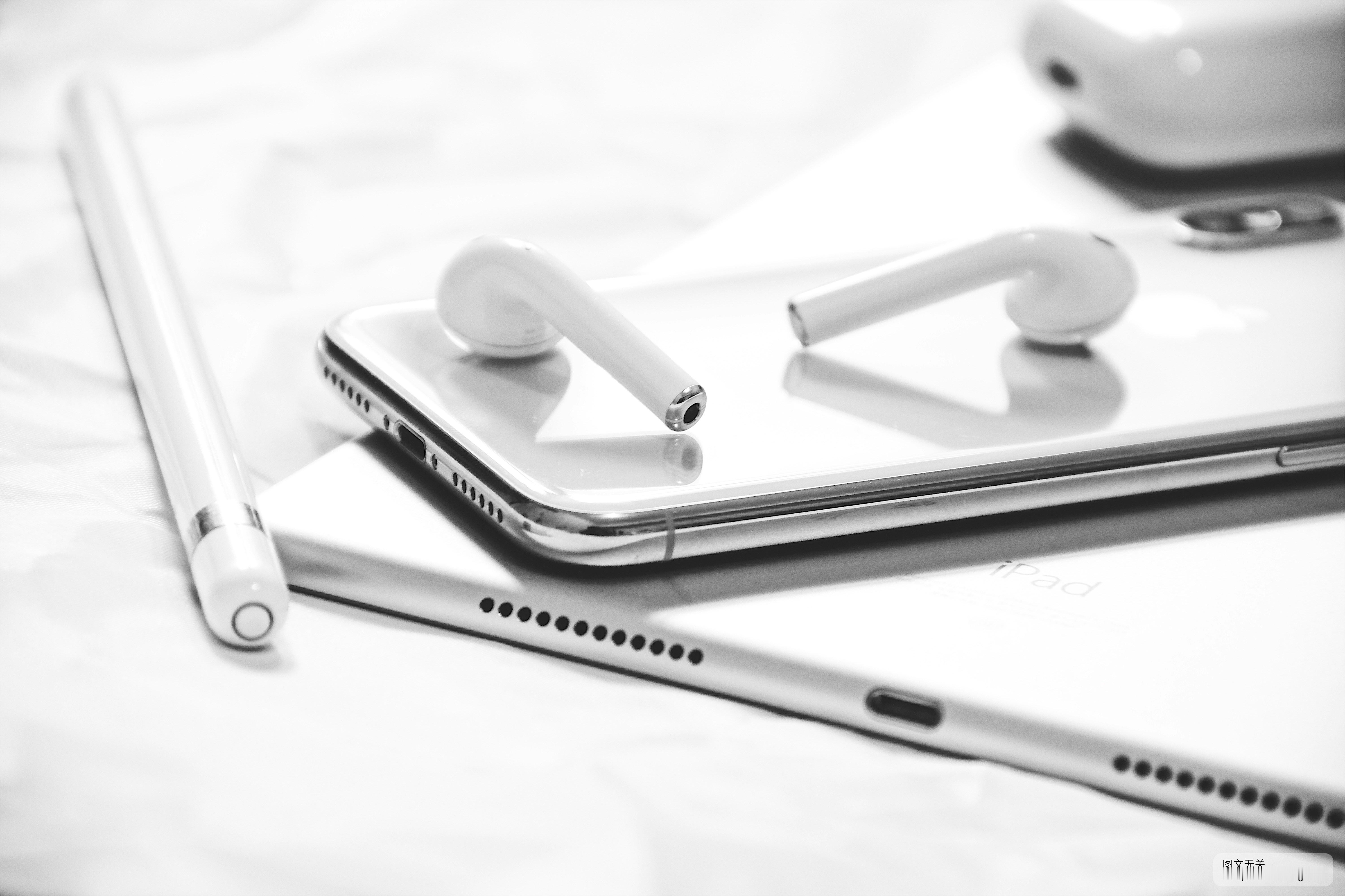 💡 #科技快讯#📰 两个版本，AirPods 4 有望下月发布来自彭博社的消