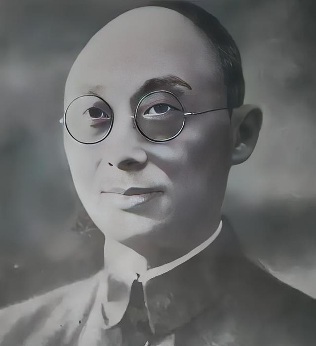 1939年，蒋介石送他当炮灰，企图借日军之手除掉他，谁知，他却带着川军在湖北大洪