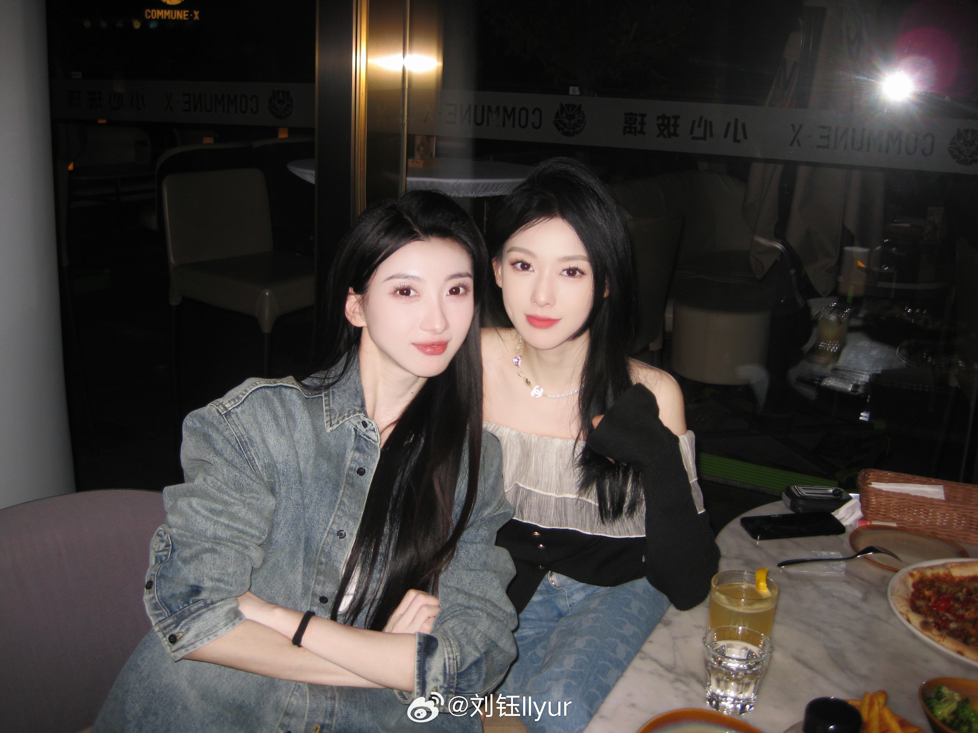 从前共你  促膝把酒倾通宵都不够我有痛快过 你有没有虽然无法经常见面 依然希望你