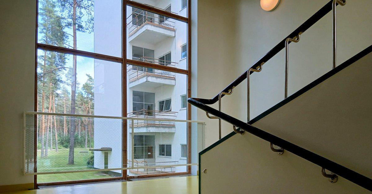 [To learn English]
A sanatorium designed