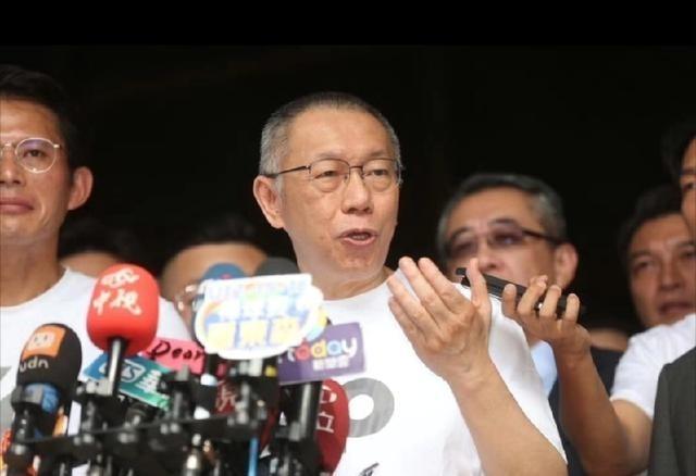 柯文哲交保后提到了韩国瑜被裁定交保的柯文哲8日下午2.30办好了交保，走出台北地