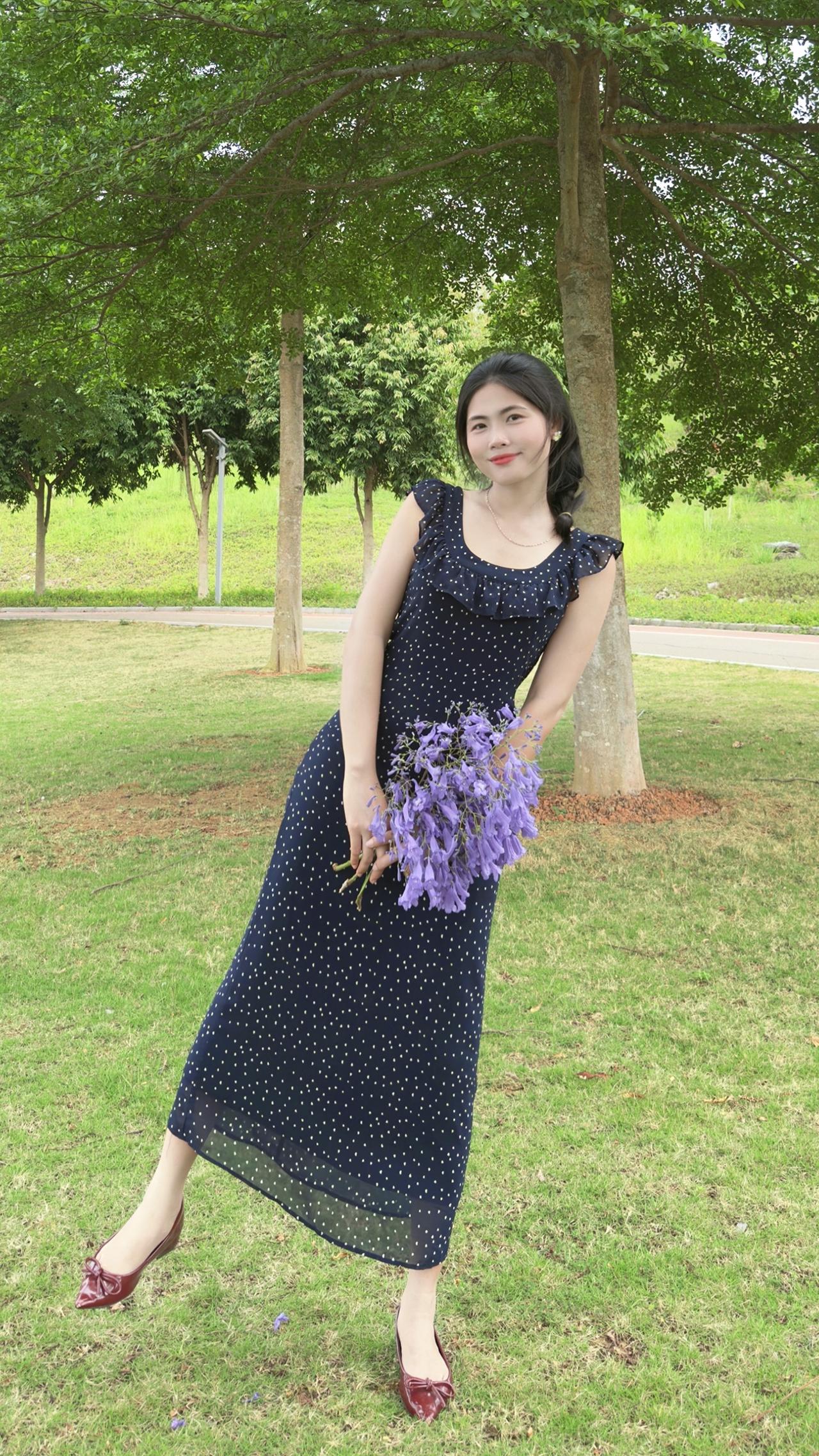 穿着裙子👗👗👗手里有花💐💐💐心里有光✨✨✨上热门 穿搭