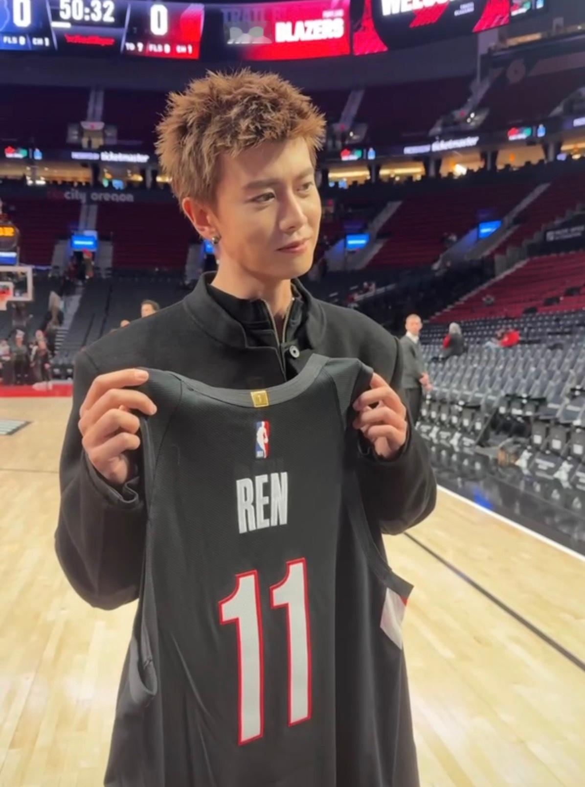 任嘉伦任嘉伦nba马力全开任嘉伦新专辑37单枪匹马任嘉伦 正面照来了！任嘉伦获赠