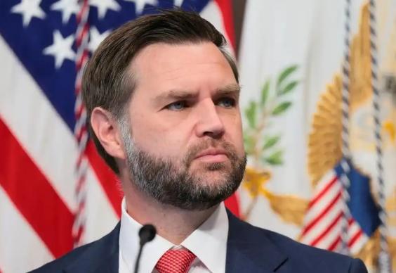 我们要当心了！万斯很可能成为下一届美国总统。一旦他当上总统，就不只是天天制造戏剧