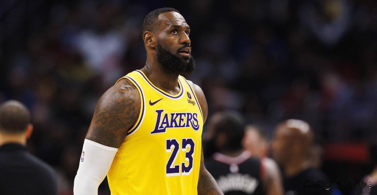 明年首要任务就是留住中锋顿宝和斯玛特、

心心念念的中锋、和防守优秀斯玛特、是补