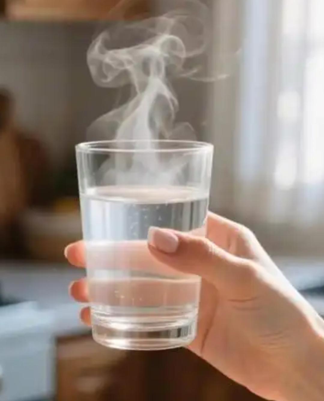 早上起床空腹喝水，到底好不好？有人说好，但也有人说早上起床直接喝水，口腔里一晚上