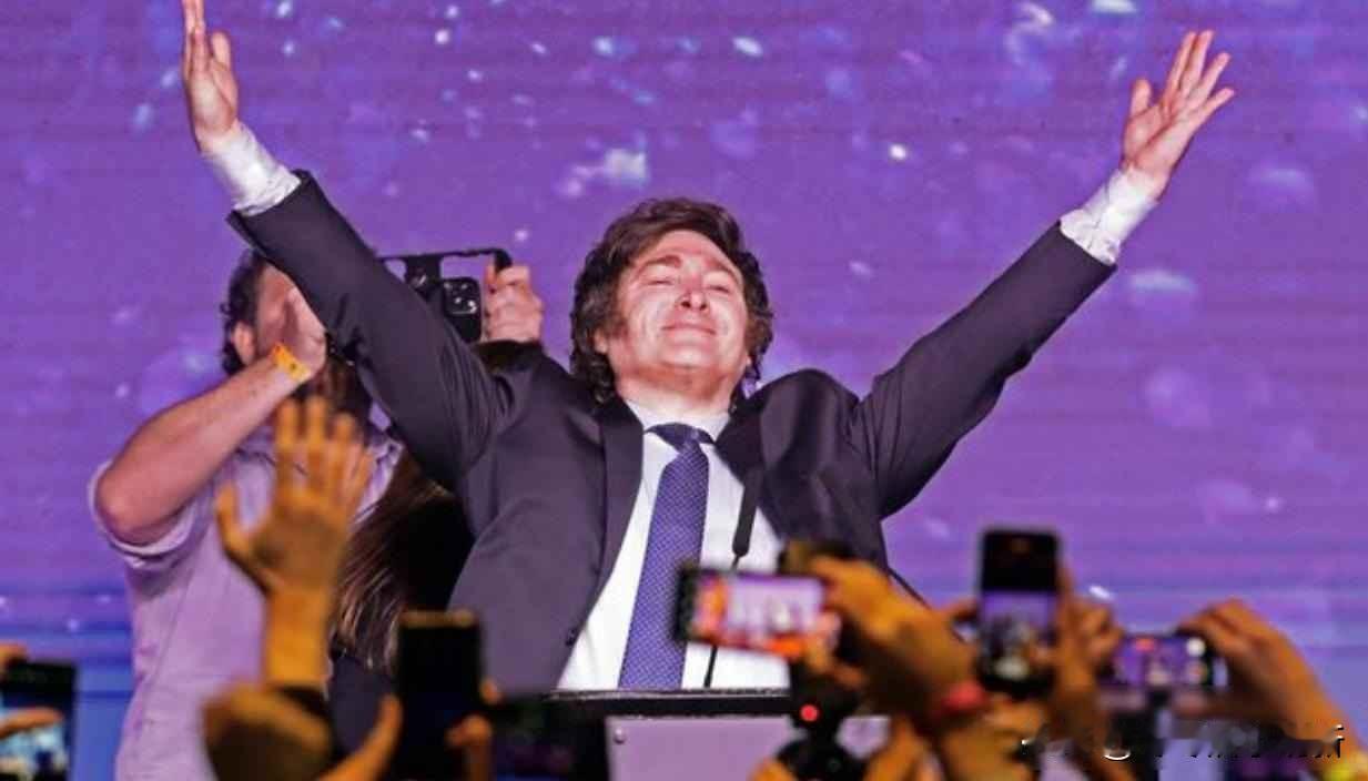 阿根廷街头怒吼 政府与民众撕裂 和平与面包的抉择

布宜诺斯艾利斯的街头闹得厉害