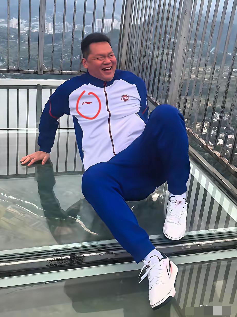 朱芳雨穿的衣服是什么牌子的？